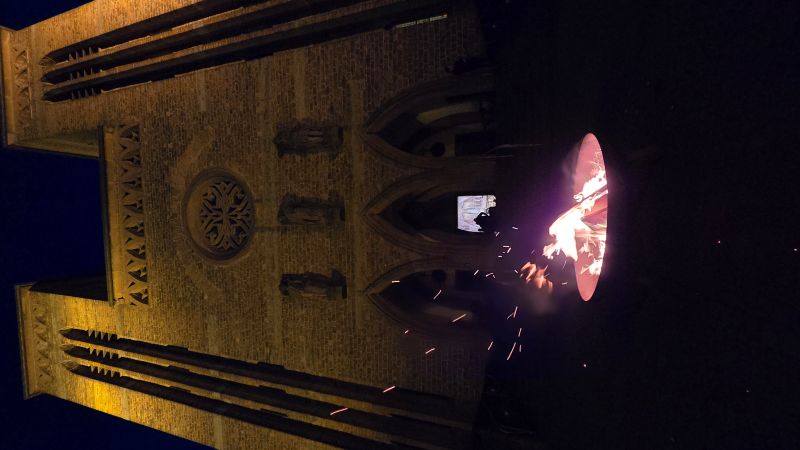 2026.04.04_Osternacht_MS_Osterfeuer_vor_Kirche_01.jpg 